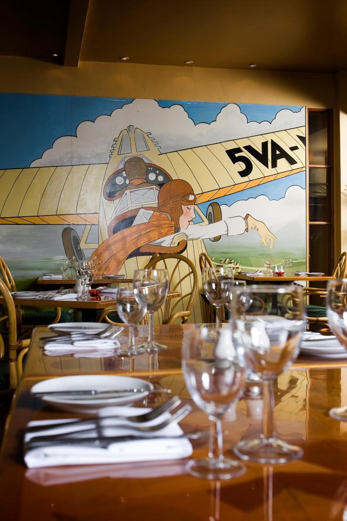 The Aviator Hotel Sywell Экстерьер фото